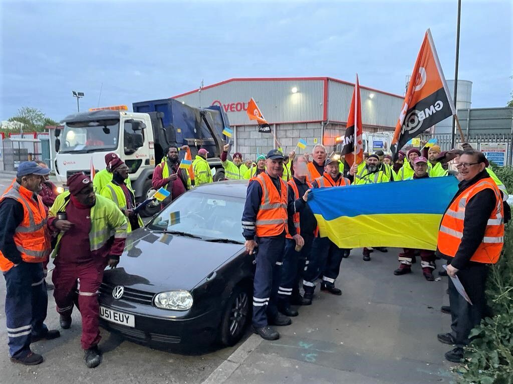 Camden and Westminster Veolia refuse workers rally to send message of support to fellow trade union brothers and sisters in Ukraine
